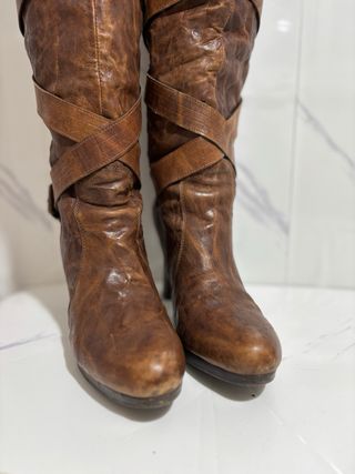 Stivali al ginocchio marroni con cinturini