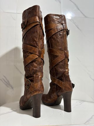 Stivali al ginocchio marroni con cinturini