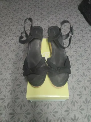 Sandalias cuña negras
