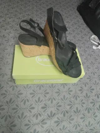 Sandalias cuña negras