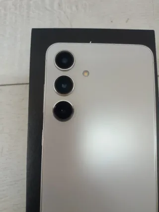 Samsung galaxy S24  5G ram 8 GB 256 gb