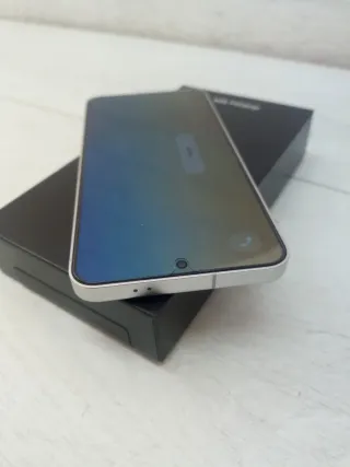 Samsung galaxy S24  5G ram 8 GB 256 gb