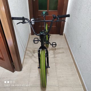 Bicicleta BMX WIDE de 20”,