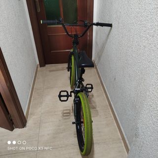Bicicleta BMX WIDE de 20”,
