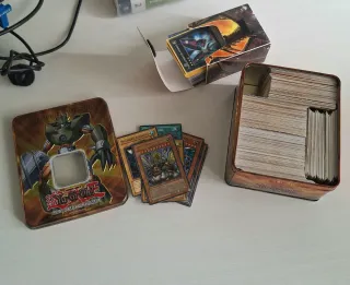 Lotto 700 carte Yu-Gi-Oh!