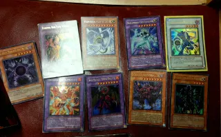 Lotto 700 carte Yu-Gi-Oh!