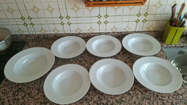 Vajilla de 6 platos y fuente de pasta