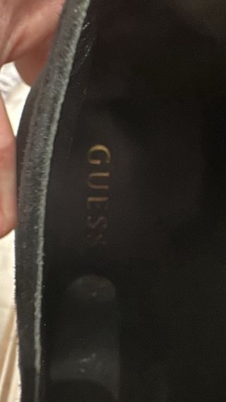 Botines Guess Negros Puntera Dorada