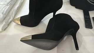 Botines Guess Negros Puntera Dorada