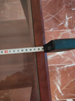 Mesa baja de madera y cristal