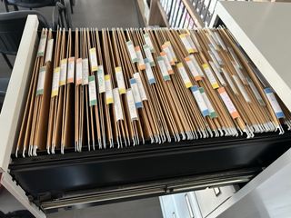 Cajonera metálica gris de 4 cajones