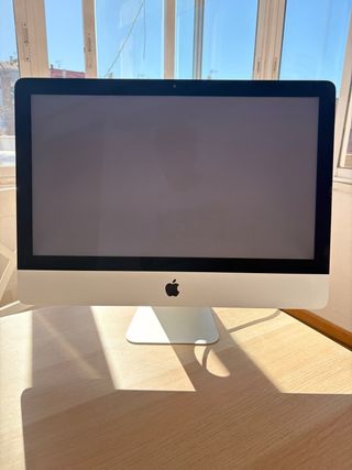 Apple iMac 21.5' i5-5575R 8GB RAM 1TB HDD