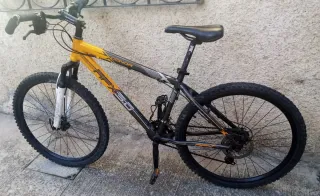 Bicicleta Conor  con frenos de disco Amarilla