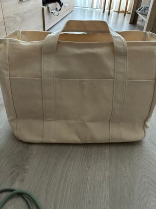 Bolso de tela con flores bordadas