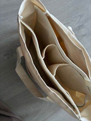 Bolso de tela con flores bordadas