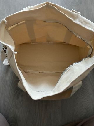 Bolso de tela con flores bordadas