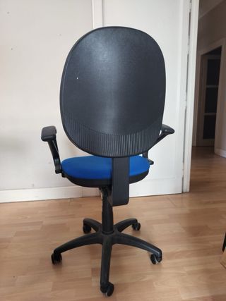 Silla de estudio azul y negra