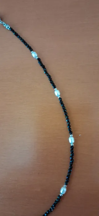 Elegante gargantilla negra