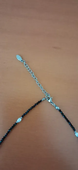 Elegante gargantilla negra