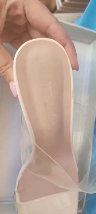 Zapatos de tacón beige transparentes