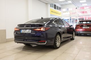 Lexus ES 2021