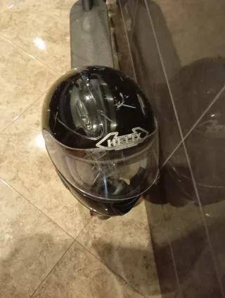 Casco de moto negro