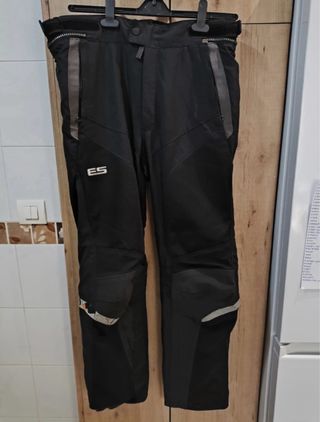 Chaqueta y pantalon moto Negra y Gris Talla XL.