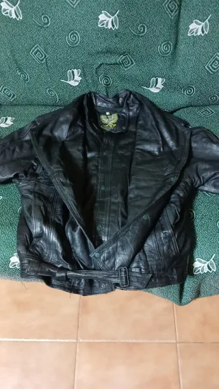 Chaquetón de cuero auténtico negro
