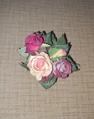 Adorno floral de tela