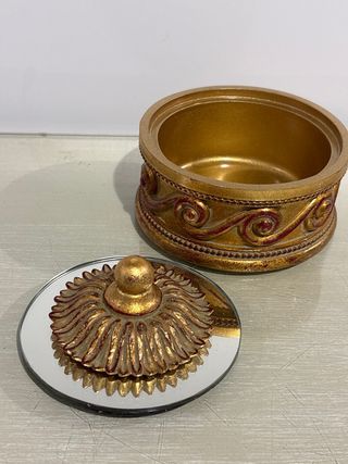 Caja decorativa dorada con espejo