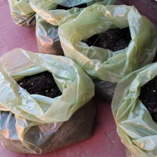 Tierra para huerto. Sacos de 30 kilos.