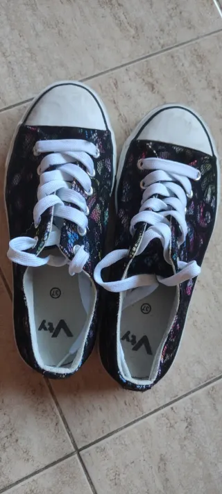 Zapatillas estilo Converse Negro Multicolor