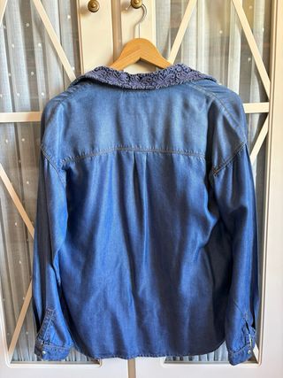 Blusa vaquera con bordado