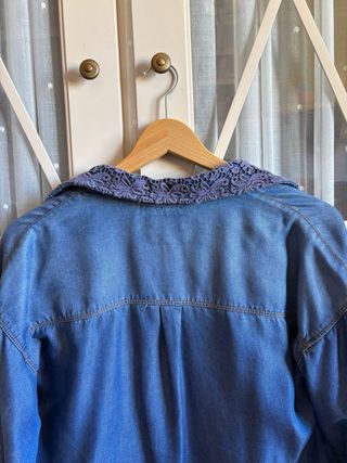Blusa vaquera con bordado