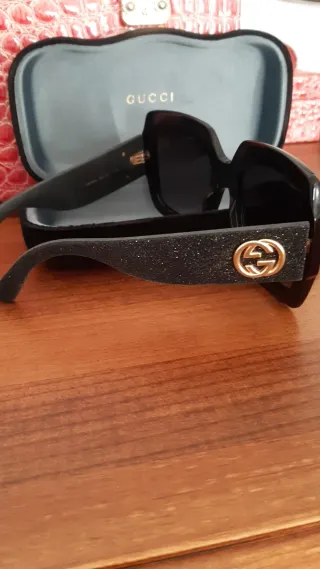 Gafas de Sol Gucci GG0102S Negras
