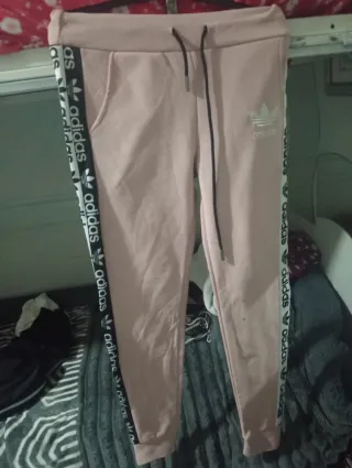 Pantalones Adidas rosas con logo