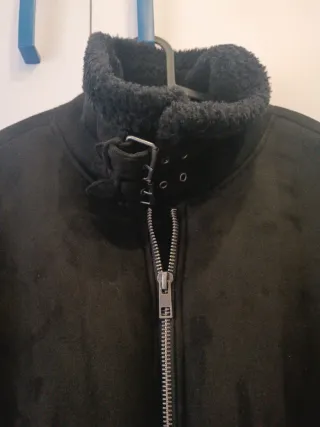 Cazadora borrego Pull&Bear negra