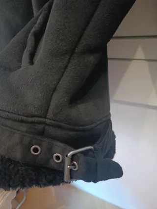 Cazadora borrego Pull&Bear negra