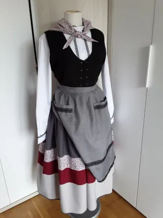 TRAJE NESKA-BASERRITARRA "145 EUROS "