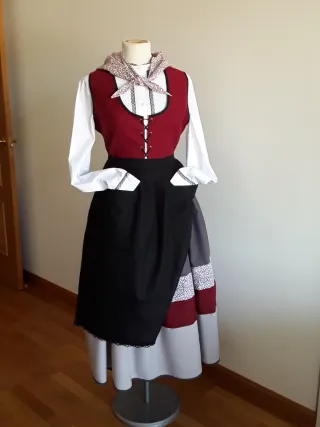 TRAJE NESKA-BASERRITARRA "145 EUROS "