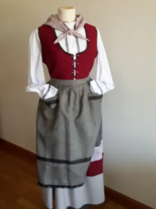 TRAJE NESKA-BASERRITARRA "145 EUROS "