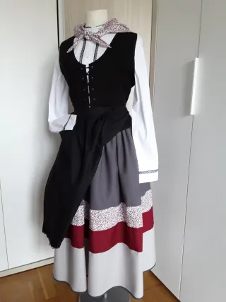 TRAJE NESKA-BASERRITARRA "145 EUROS "