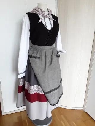 TRAJE NESKA-BASERRITARRA "145 EUROS "