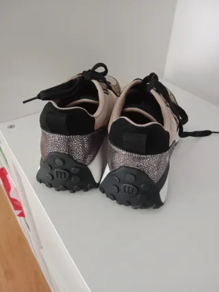 Zapatillas Beige y Plateadas con Estrella