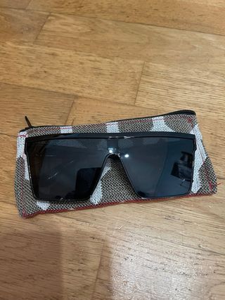Gafas de sol negras