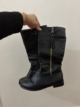 Botas altas negras con cremallera