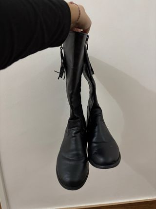 Botas altas negras con cremallera