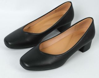 Zapatos de salón negros tacón cuadrado