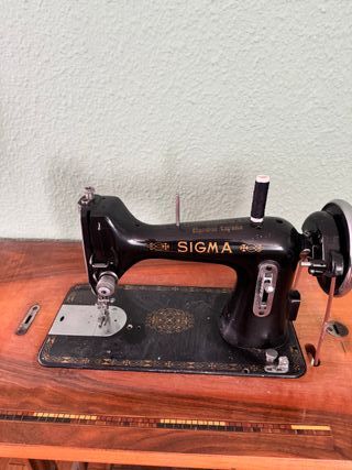 Máquina de coser antigua SIGMA con mueble