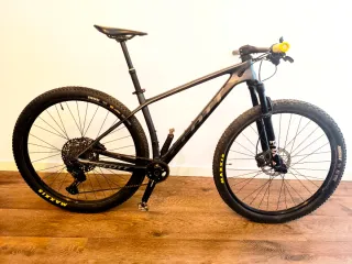 Bicicleta Scott Scale Carbono